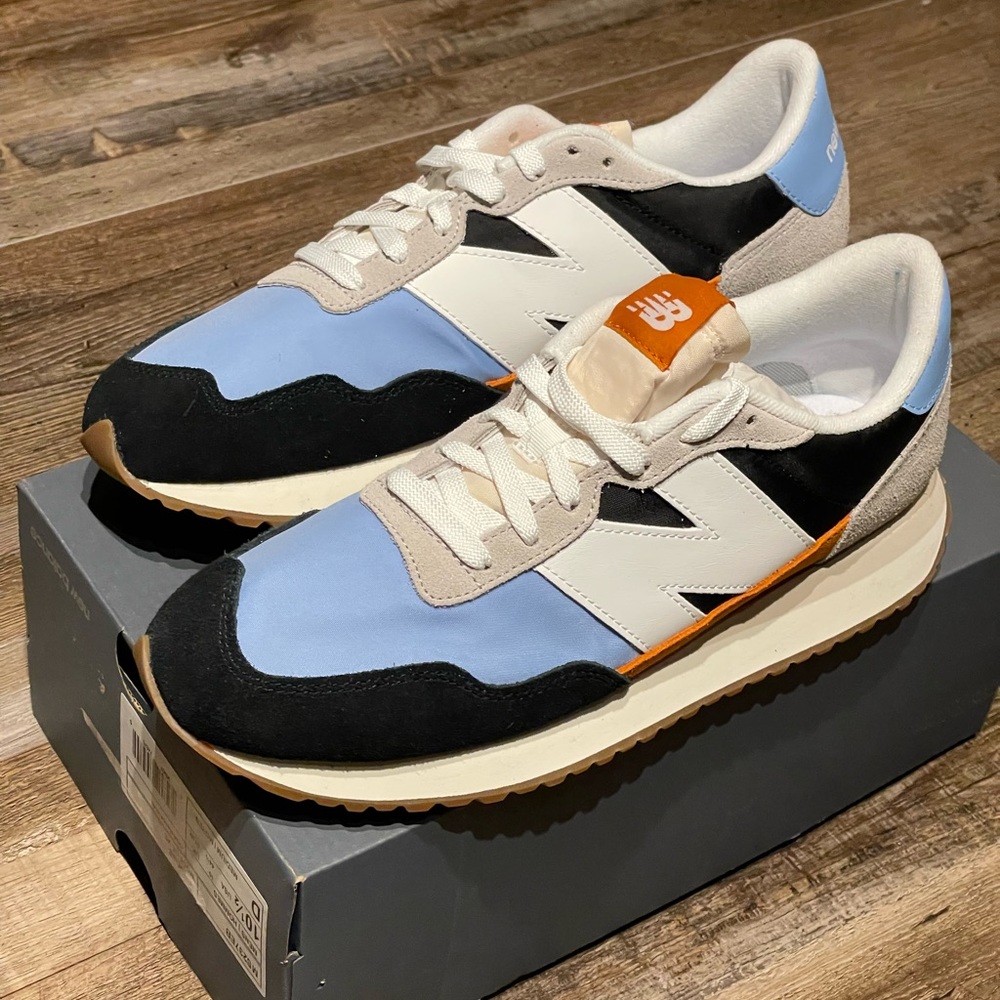 New Balance 237 MENS 10 1/2. Never Worn. Bought wrong Size.